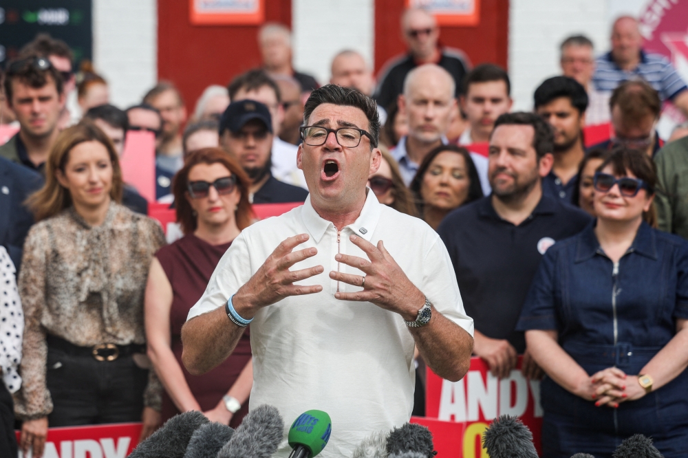 Pound falls as Burnham’s rise sparks investor concern over UK fiscal rules