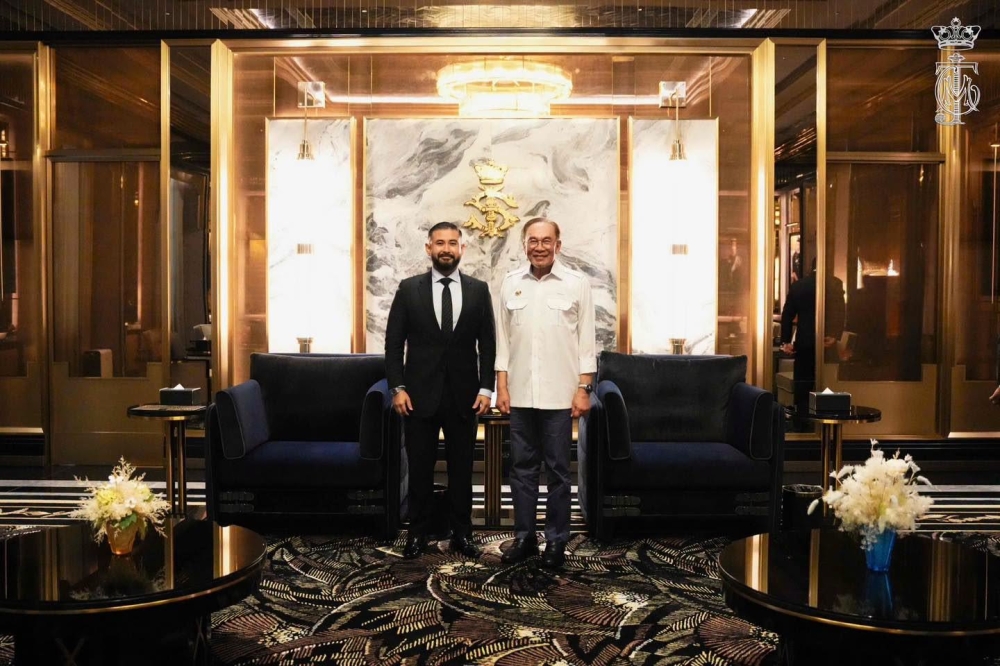 Johor Regent grants an audience with PM Anwar, meeting reaffirms close ties between Putrajaya and state