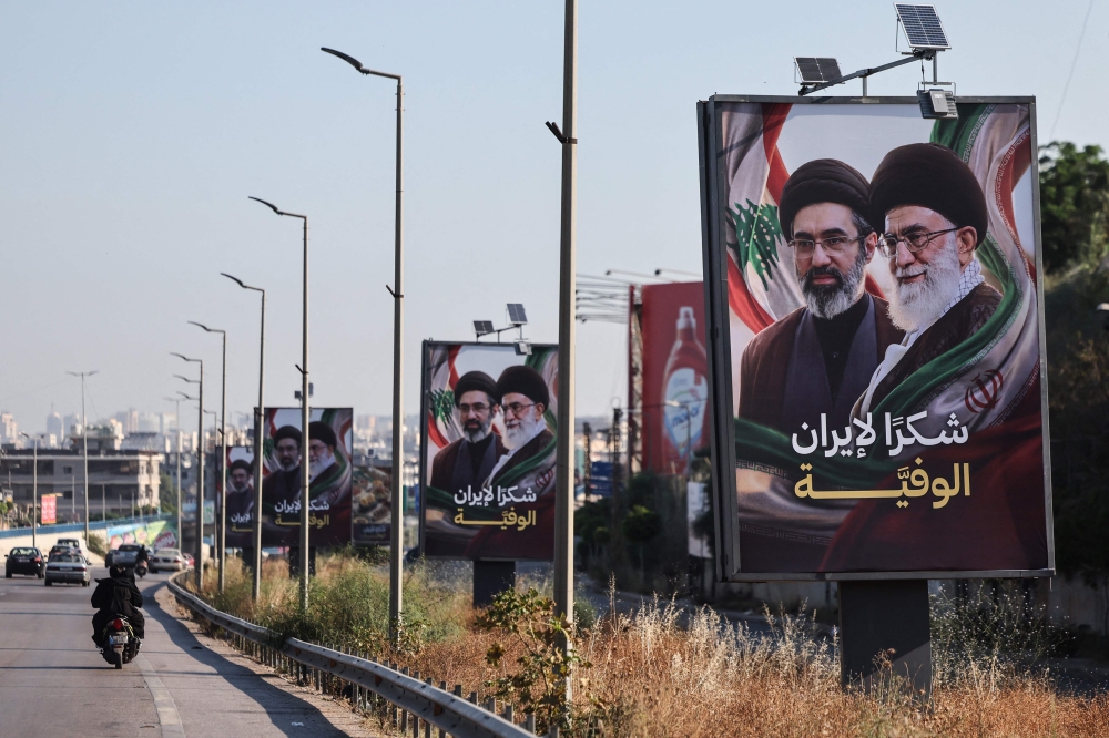 Oil slides as sanctions waiver begins under US-Iran peace talks