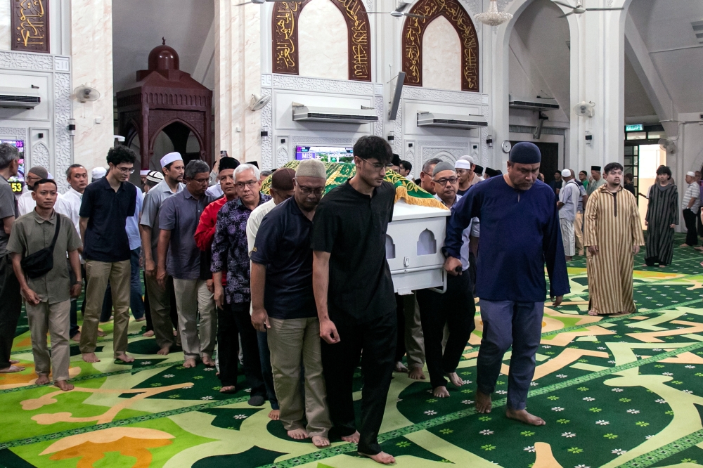 Anwar pays tribute to former lecturer Abu Bakar, prominent Malay literary figure