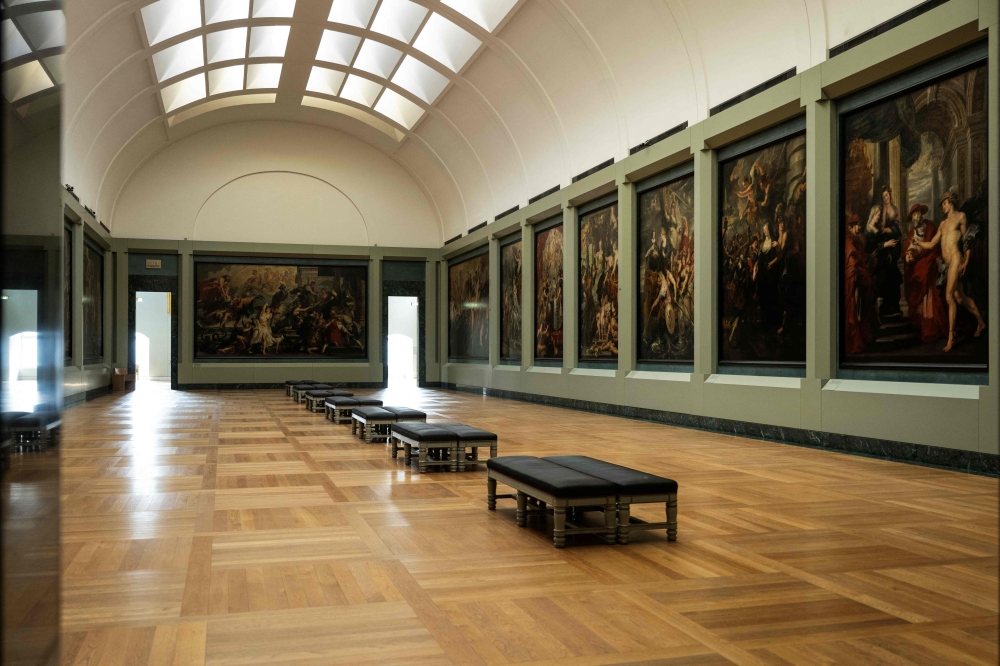The Louvre Museum in Paris will close at 4pm instead of 6pm from June 24 to June 27, 2026, to take into account the heatwave. — AFP pic