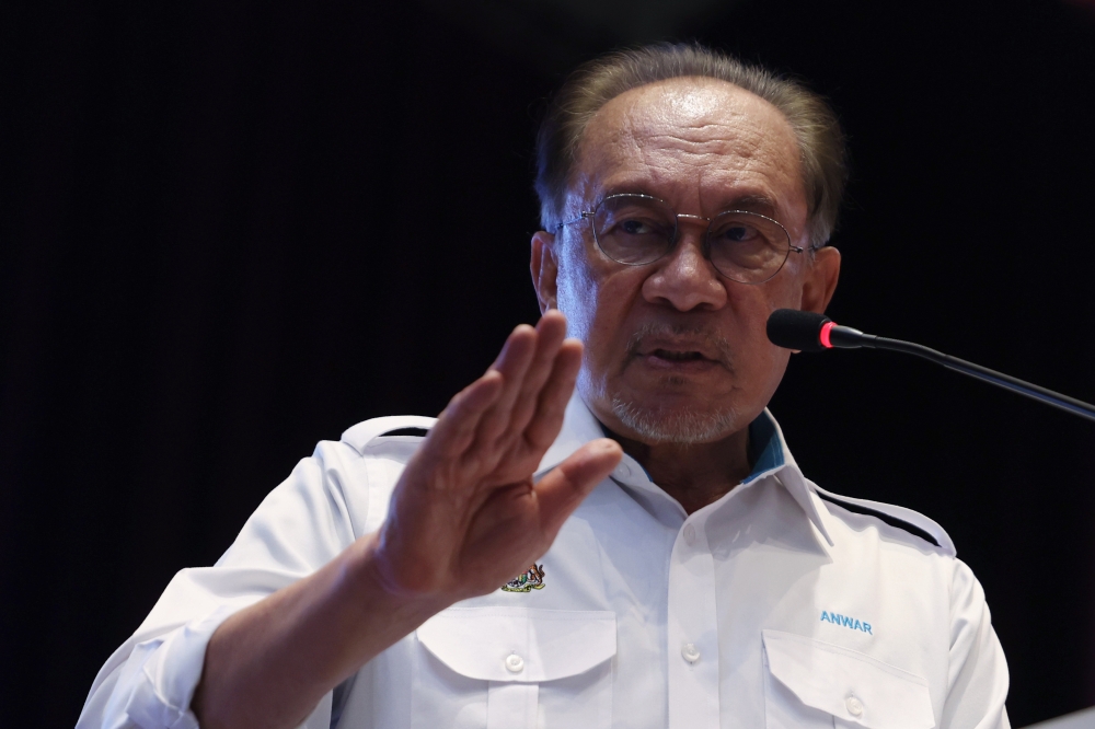 Anwar: Elections should be between political parties, don’t involve royalty