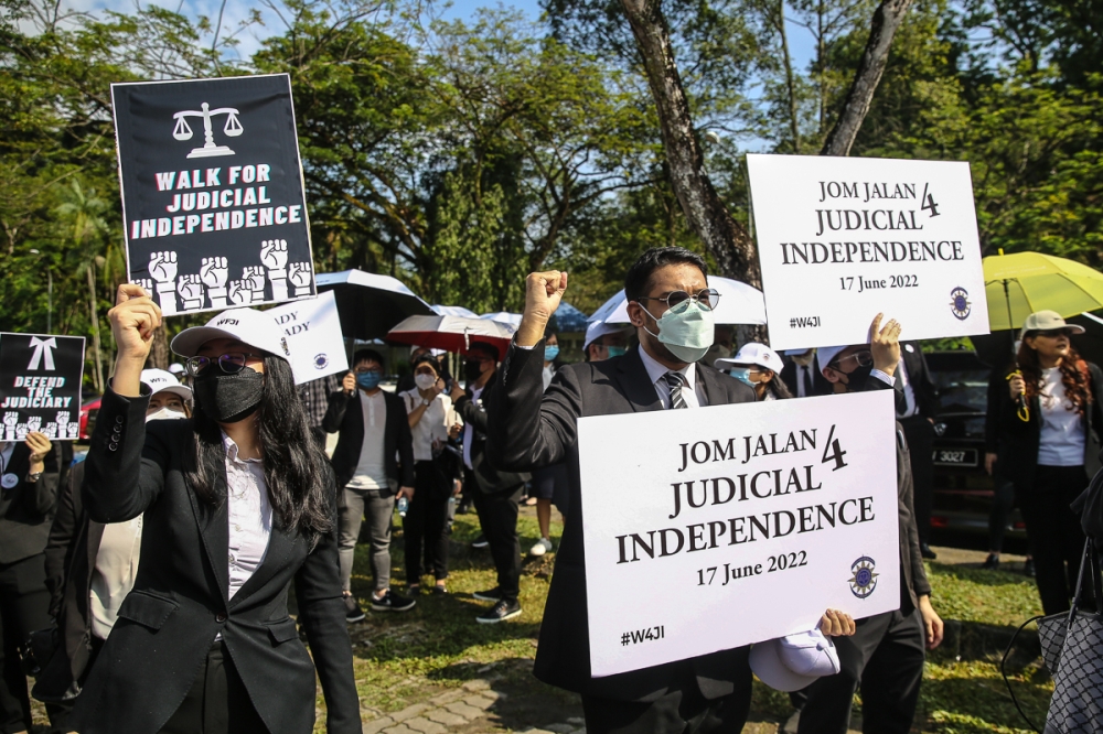 Lawyers gathered at Padang Merbok for the Malaysian Bar’s 'Walk for Judicial Independence' in 2022 to speak out against intimidation of judges and to uphold the courts’ independence, but were not allowed to march to Parliament as planned. — Picture by Yusof Isa