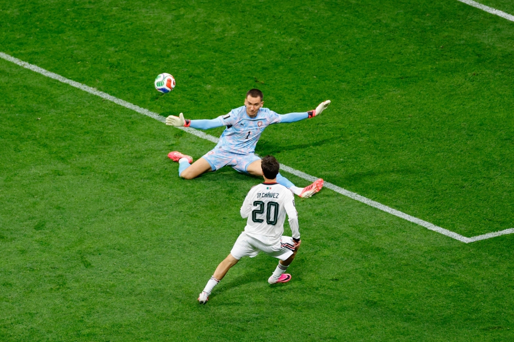 Mexico seal perfect Group A record, reach World Cup last 32 with 3-0 win over Czech Republic