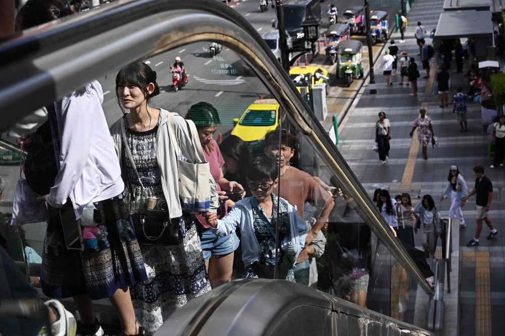 Bangkok’s heat index climbs to dangerous 51.9°C, govt opens cooling shelters