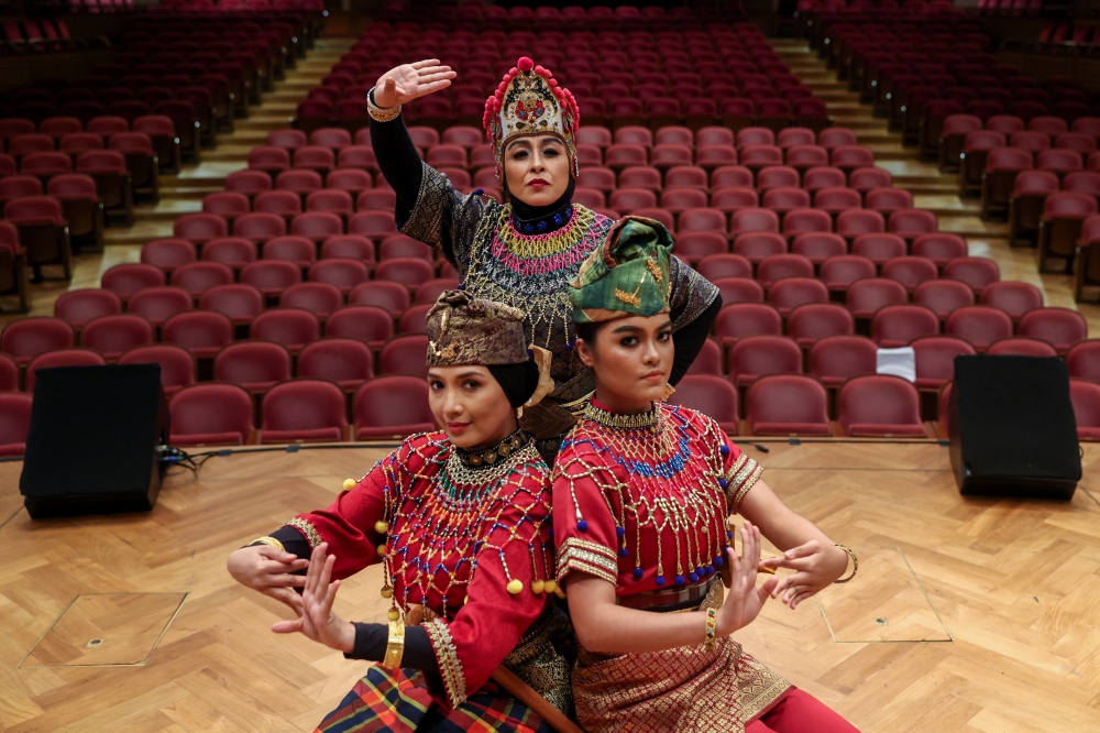 When Mak Yong meets the Bard: Shakespeare gets a Malaysian makeover at Dewan Filharmonik Petronas in July