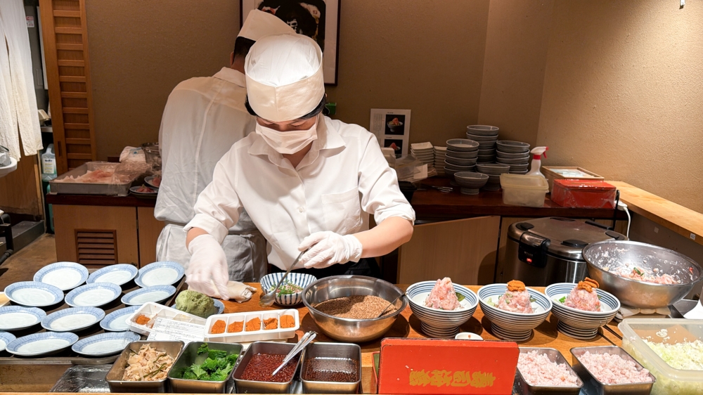 A tale of ‘kaisendon’ abundance at Nihonbashi Kaisen Don Tsujihan and Umi No Sachi Musuko in Tokyo
