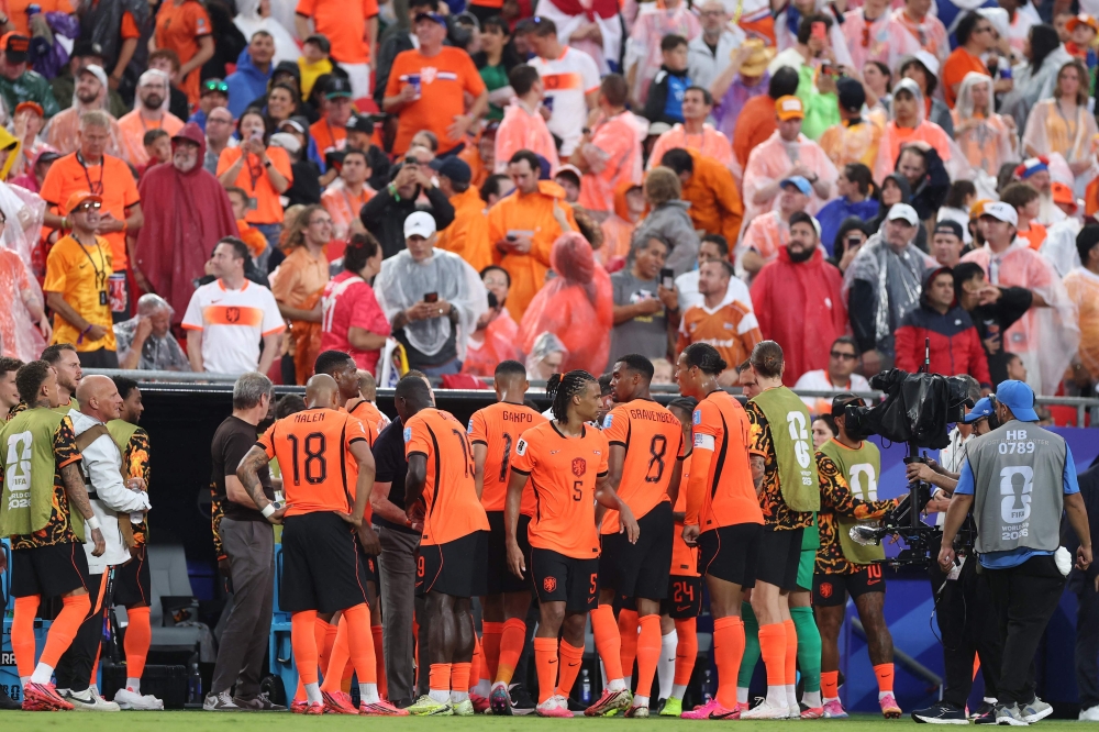 Netherlands cruise past Tunisia to top group and set up Morocco World Cup showdown