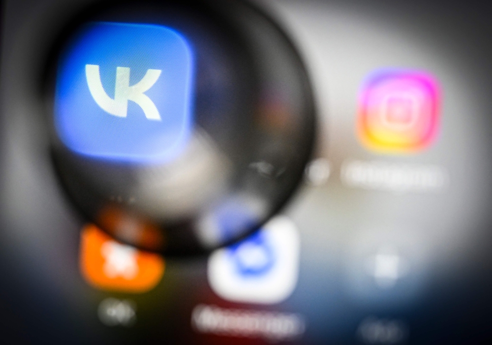 Apple supprime le géant russe des réseaux sociaux VK