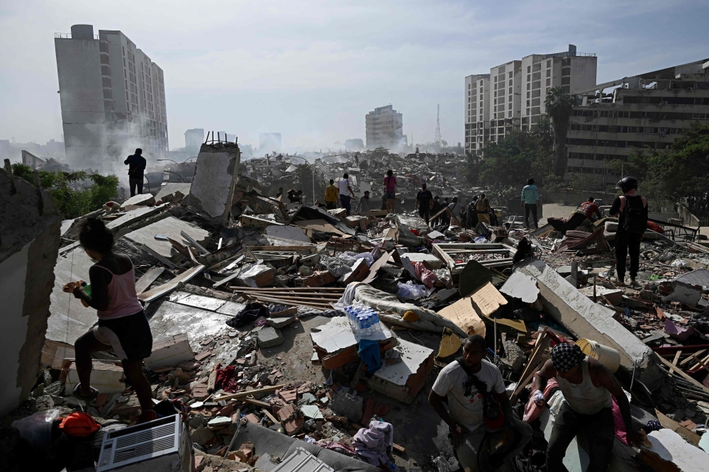 Venezuelan mother claws through quake rubble in desperate search for trapped son