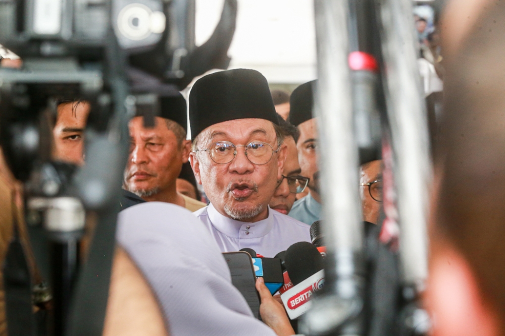 Anwar says no directive issued to stop Onn Hafiz entering Felda settlements