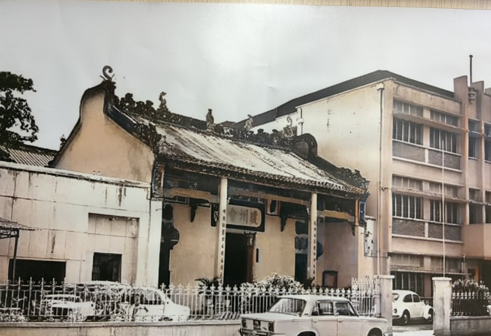 An old photo of the Hainan Association (left), Thean Hou Temple (centre) and the Aik Hua School (right) before the renovation. — Picture courtesy of Penang Hainan Association.