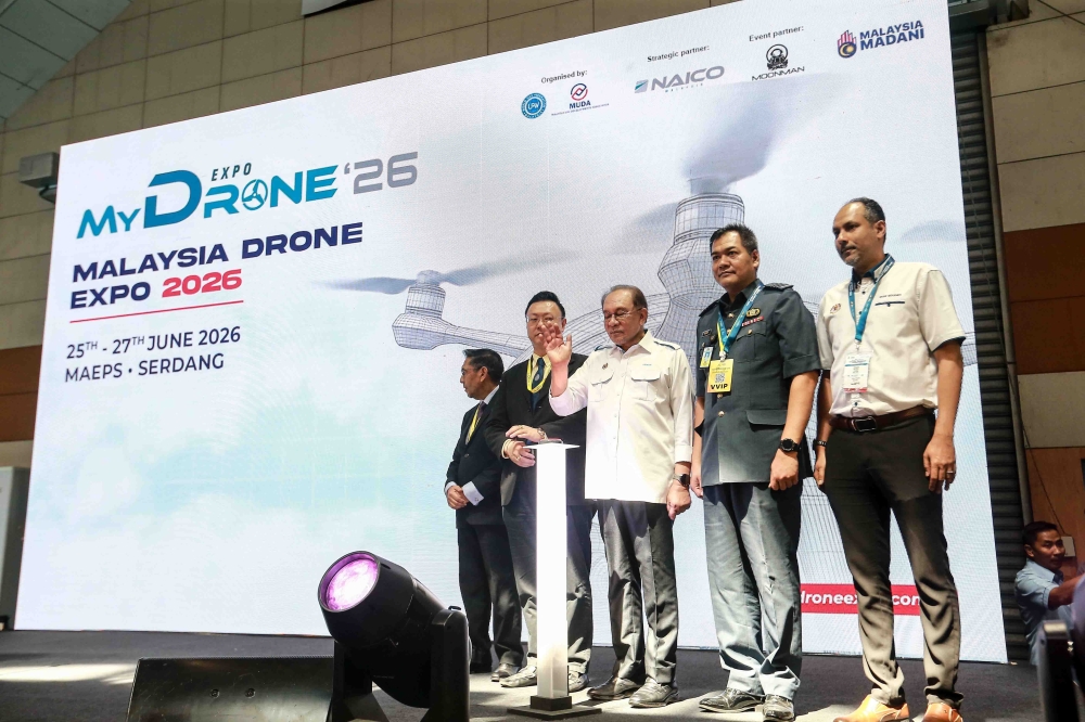 Malasia aprovecha el auge de los drones: el primer ministro Anwar promete normas más estrictas y colaboración entre la investigación y la industria