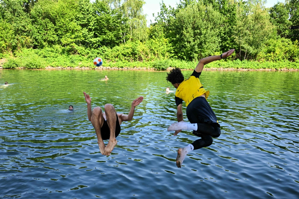 Germany hit by record temperatures as heatwave moves east