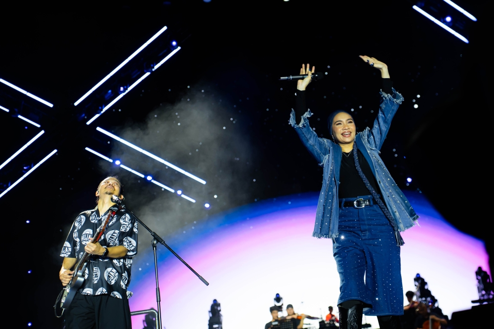 Malaysian R&B queen Yuna lent her vocals in a surprise appearance on ‘Di Kala Bulan Bermain Biola’. — Picture courtesy of Bangsawan Pictures/Ellysa Erinna