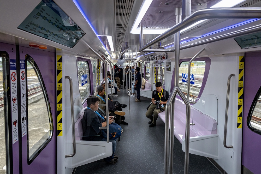 Long wait over: LRT3 finally rolls into Shah Alam, bringing relief for commuters
