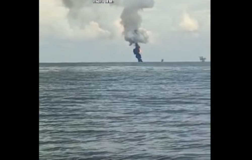 Lightning strike triggers gas vent stack blast at offshore Miri oil and gas facility
