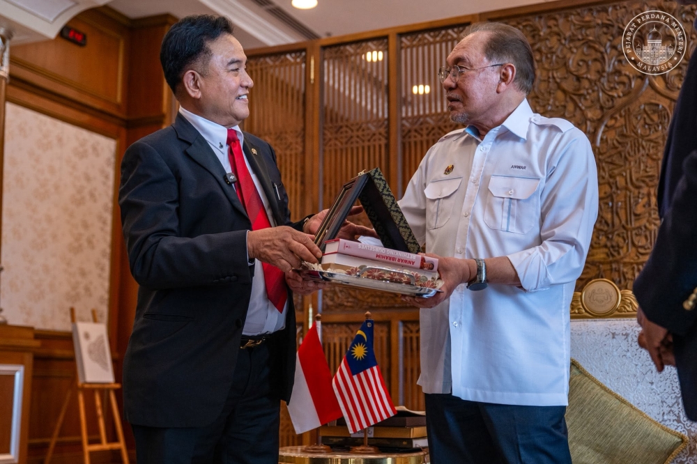 PM: Malaysia, Indonesia committed to strengthening cooperation in legislation, governance