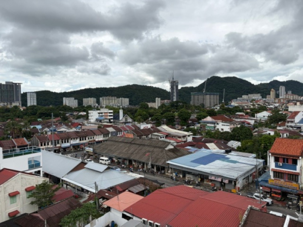 The Air Itam Market is the centre of activities in the township in the mornings. — Picture by Opalyn Mok 