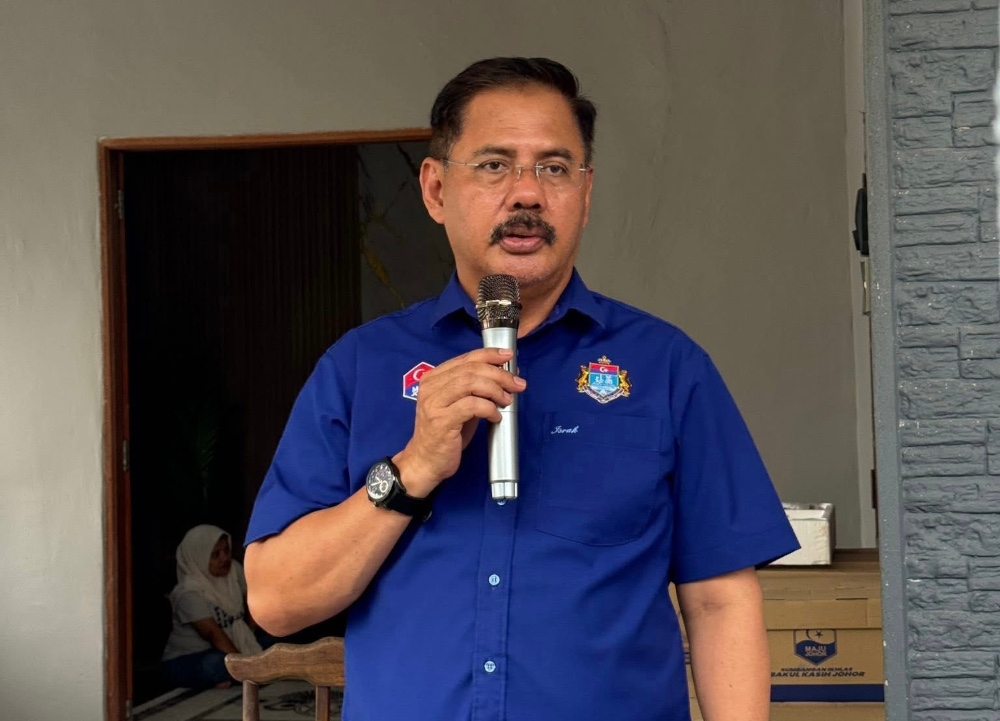 Johor BN denies involvement in vandalism of Pakatan campaign materials, calls for probe