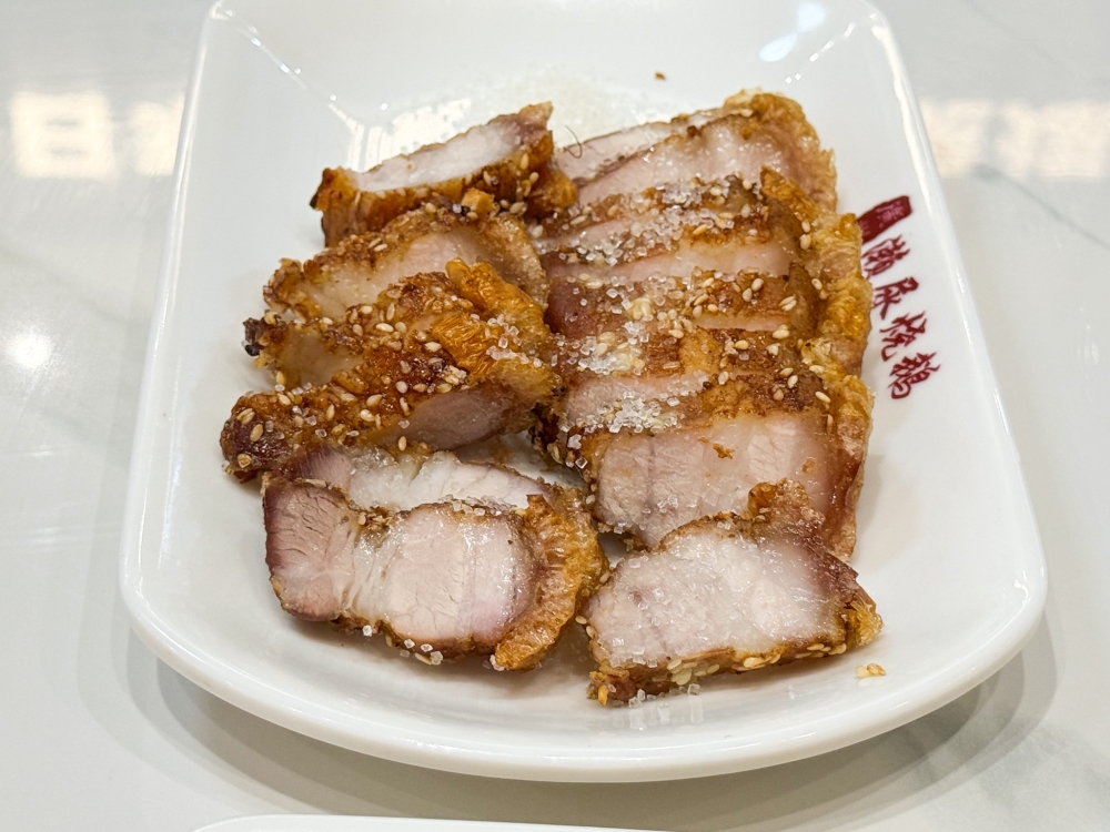 Crispy Roast Pork isn't your usual 'siew yoke' offering with an all round crunchy layer and a light, airy top akin to prawn crackers. 