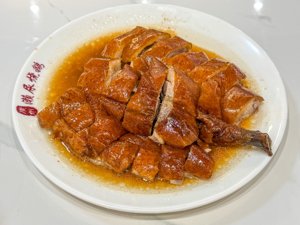 Savour superb Foshan specialties like roast goose, hand-torn chicken, crispy roast pork and Cantonese roast duck at newcomer Foshan Roast House in Damansara Perdana