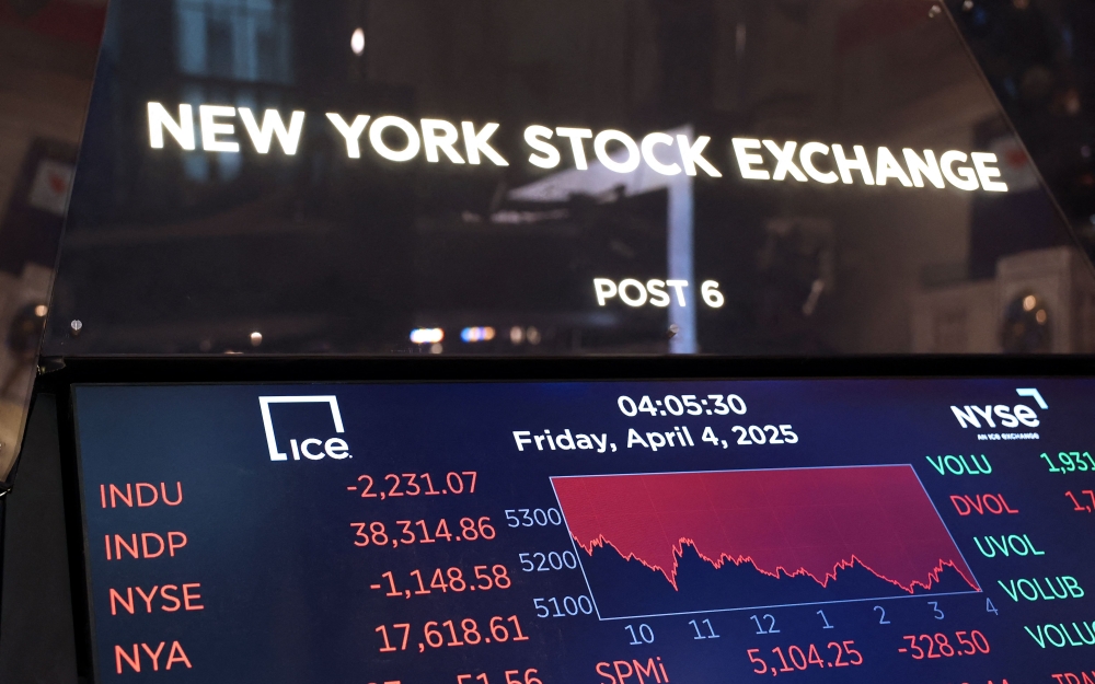 Nasdaq caps strongest quarter since 2020 as AI optimism outweighs inflation fears