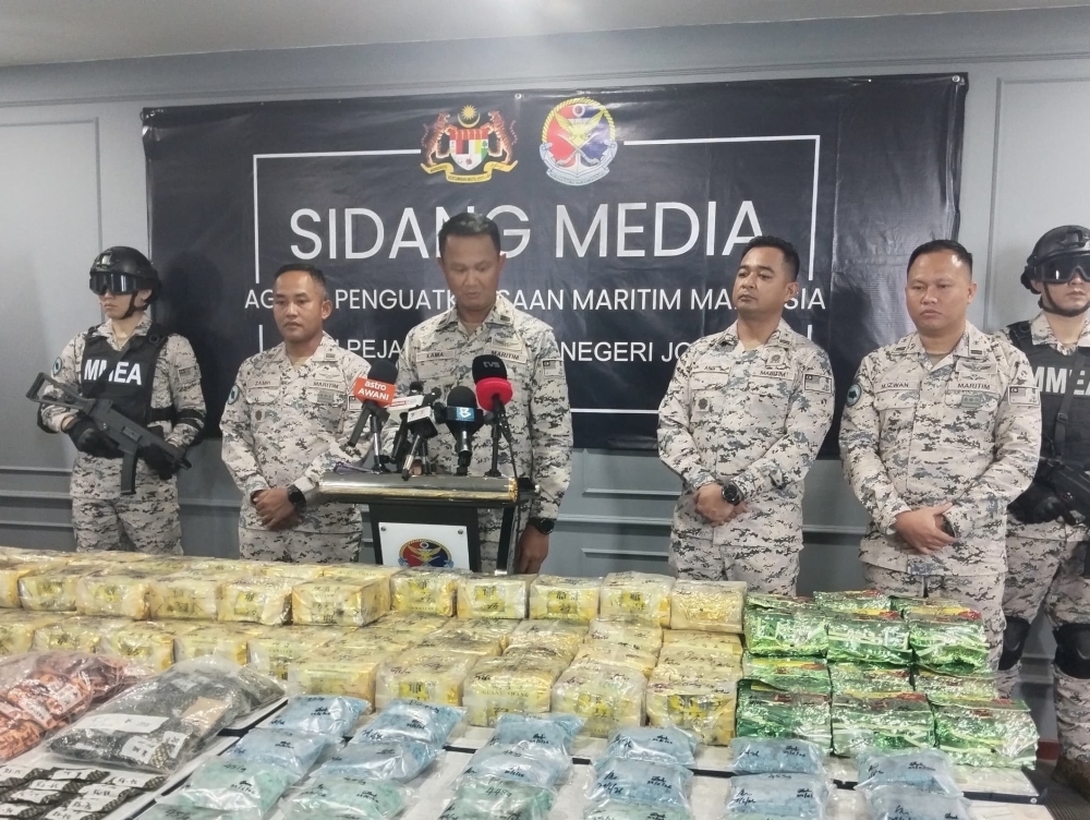 Two brothers arrested after MMEA seizes RM6.95m drug haul off Tanjung Piai