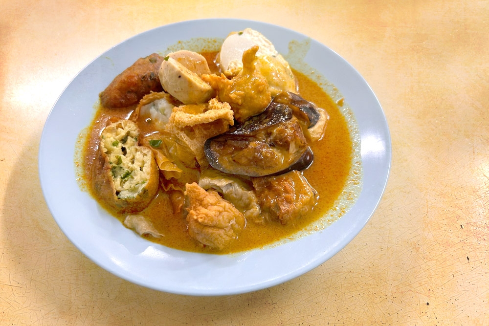 Assorted ‘yong tau foo’ in curry. — Picture by CK Lim 