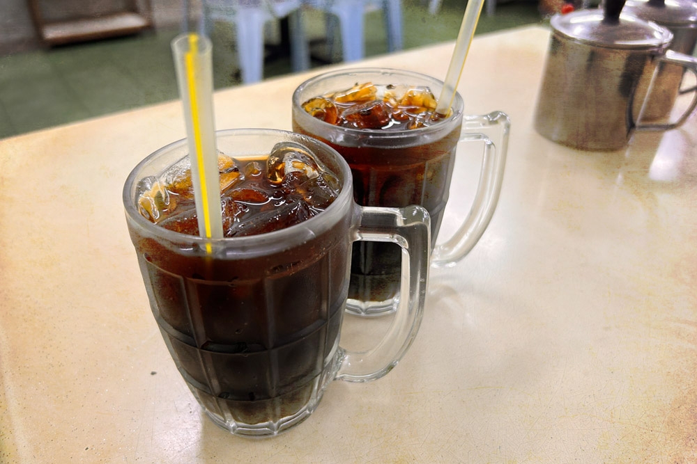Iced ‘liong cha’ to combat the heat. —  Picture by CK Lim