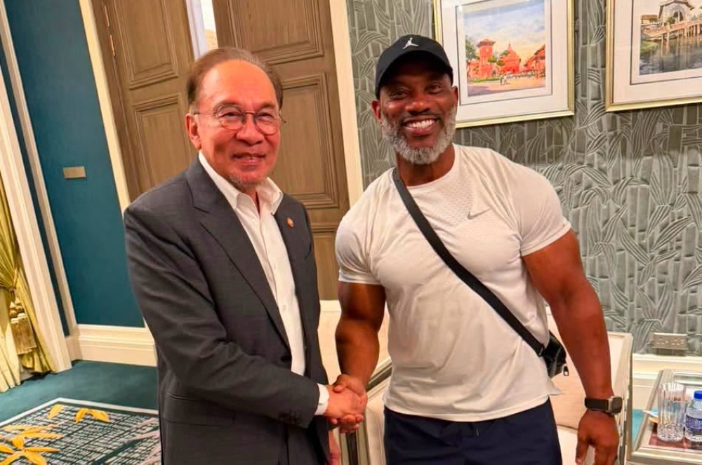 Anwar jokes it’s ‘time to hit the gym’ after meeting Mr Olympia legend Dexter Jackson