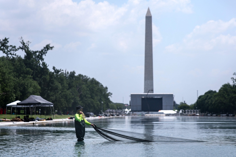 Washington grand jury indicts 67‑year‑old ex-Olympian for Reflecting Pool vandalism, maximum penalty 10 years