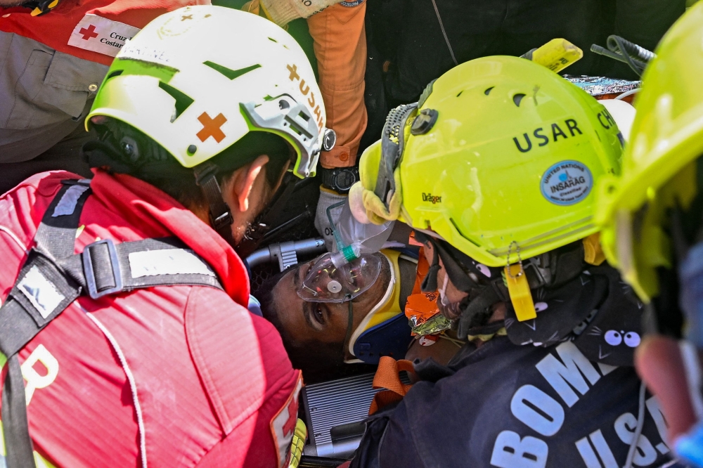 Rescuers tunnel collapsed seven‑storey ruins to free Venezuelan security guard alive eight days after quakes