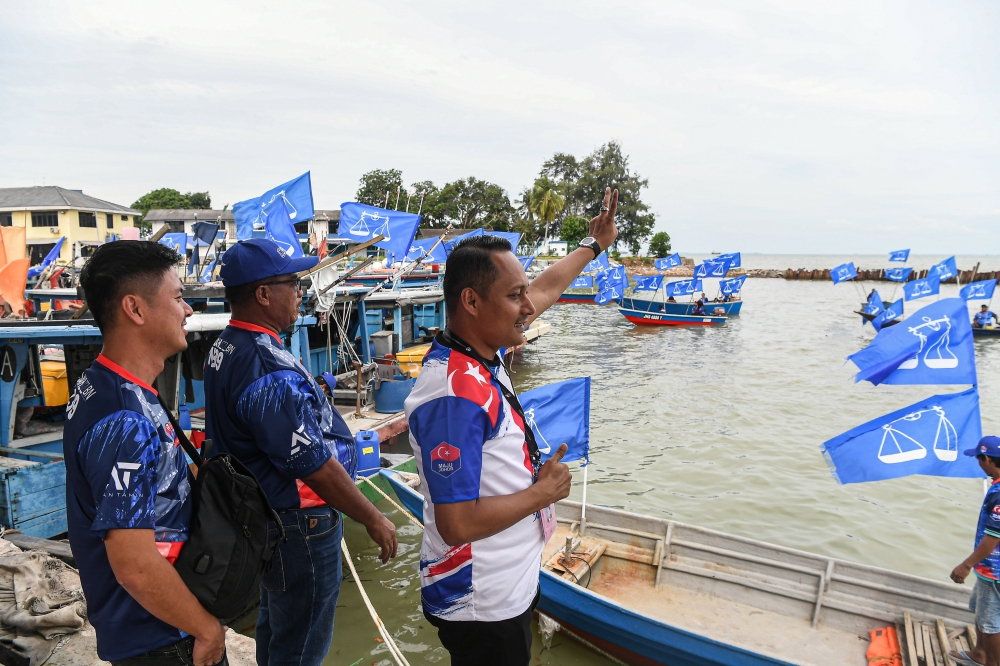Johor polls: BN’s Aznan pledges to boost eco‑tourism, oil and gas sectors in Tanjung Surat