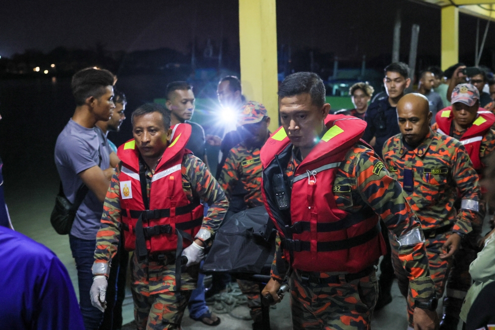 Squid jigging trip turns tragic after boat capsizes off Kuala Terengganu, leaving one dead