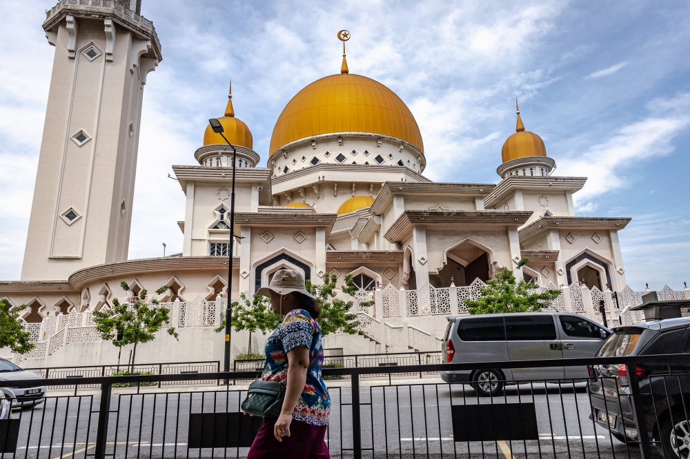 ‘Ghetto’ no more? Klang mayor says hop on the LRT3 and see for yourself