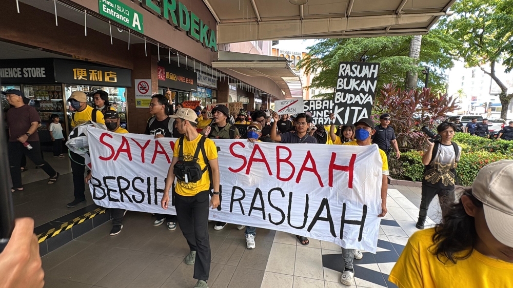 Two rallies in Kota Kinabalu split over corruption claims and support for CM Hajiji