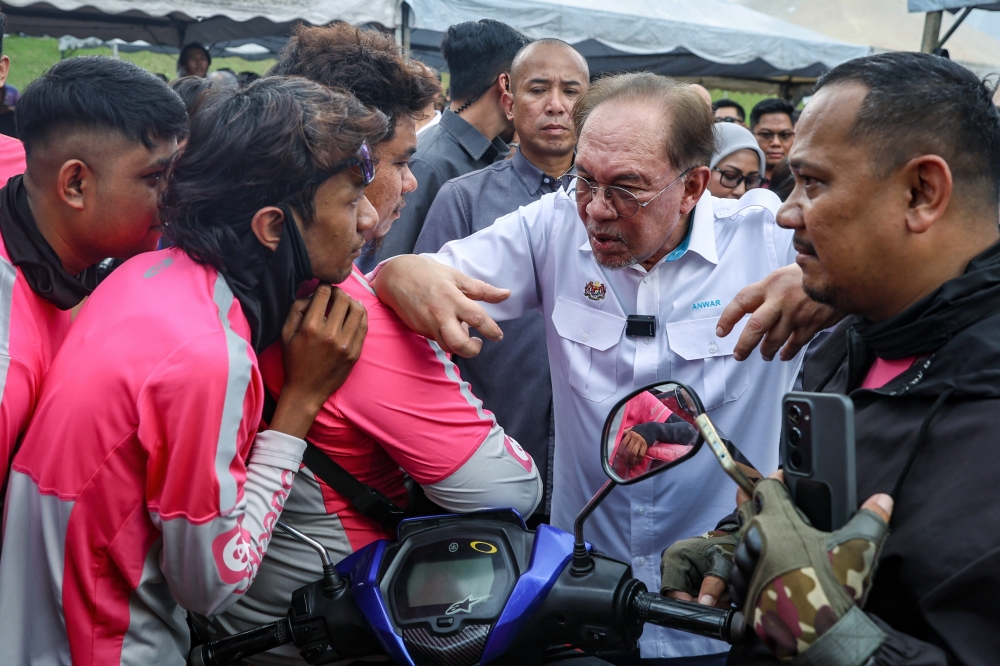 Anwar steps up Pakatan campaign momentum with eight‑seat tour in northern Johor
