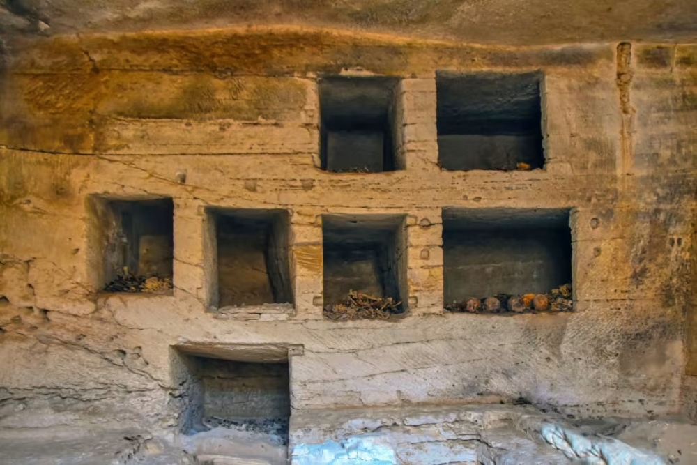 Egypt archaeologists discover sealed Greco-Roman tombs and lost Byzantine city