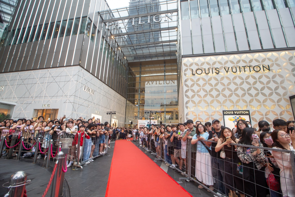 Hundreds of fans await the cast and director of Dear You at Pavilion Kuala Lumpur yesterday. — Picture by Raymond Manuel