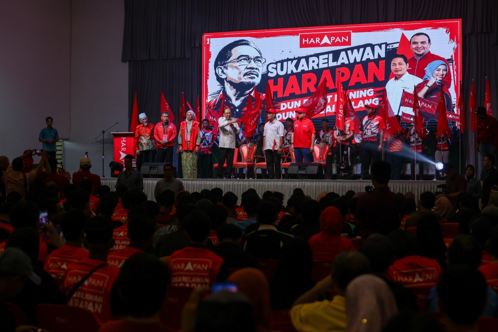 Youth must choose leaders who secure their future, not race politics, says Anwar