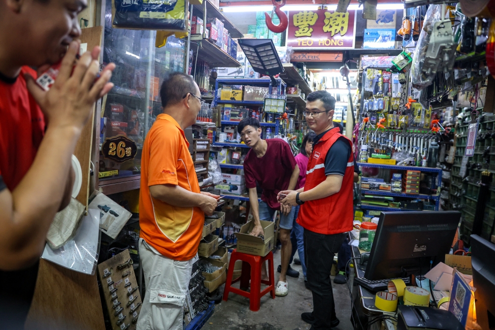 Johor polls: Bukit Batu Pakatan candidate steps up campaign to lift voter turnout above 60pc