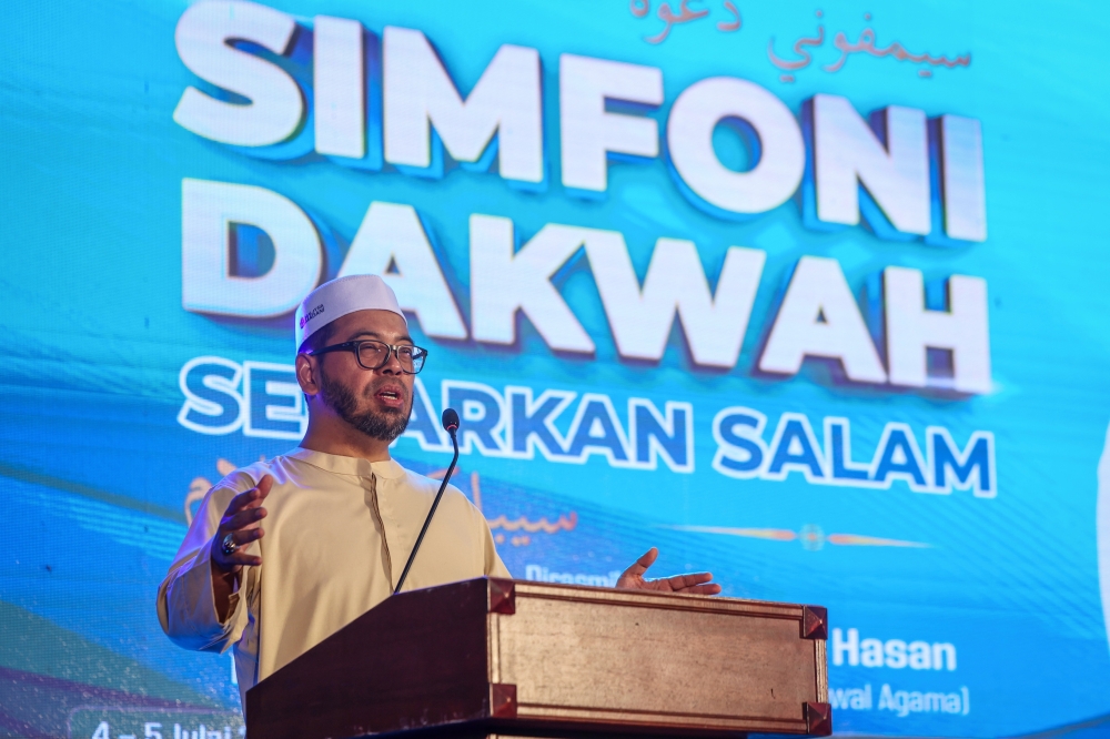 From shopping carts to prayer mats: Minister wants Friday prayers expanded to malls nationwide