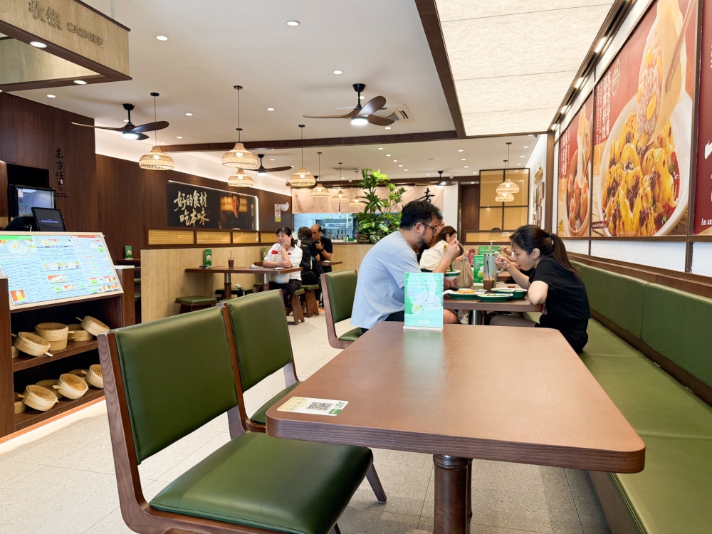Diners can place orders at the counter or via the QR code. — Picture by Lee Khang Yi