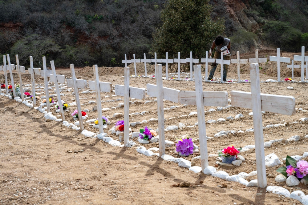 As Venezuela quake deaths pass 3,000, attention turns to mourning, burials