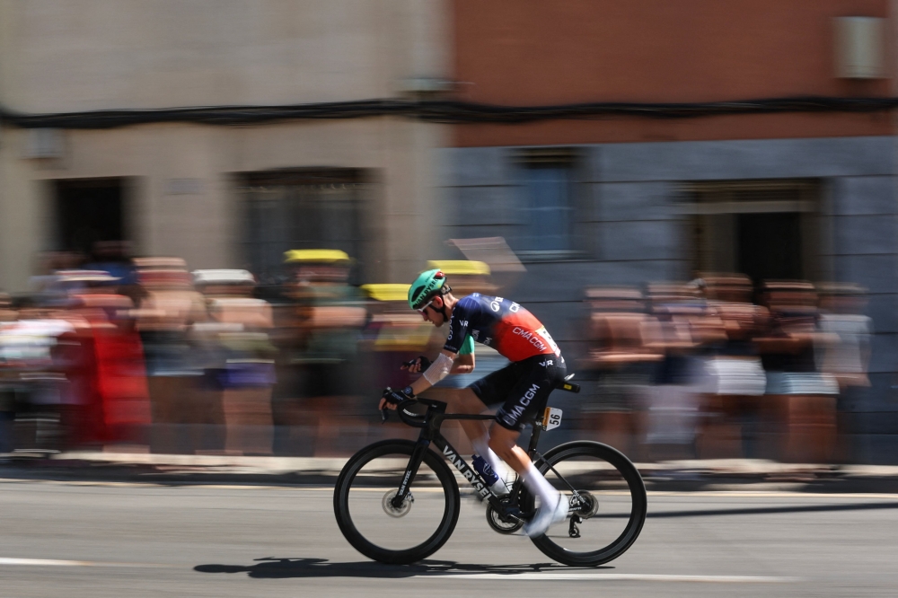 English wave sweeps over cycling’s Tour de France