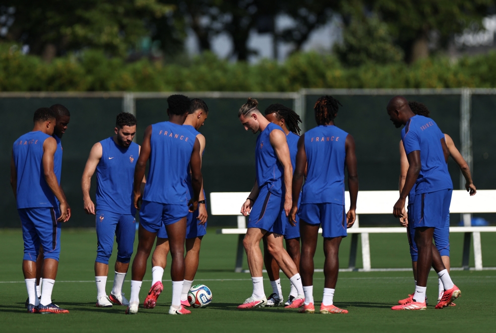 Gritty France show they can battle as well as dazzle in pursuit of World Cup title