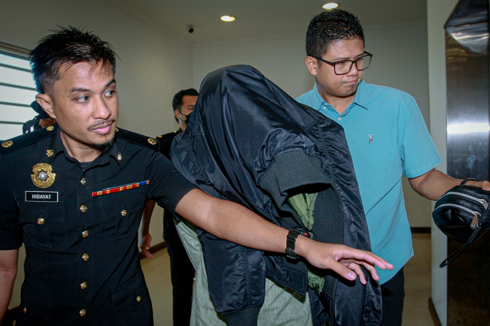 Customs officer pleads not guilty to RM15,000 bribery charge in Shah Alam court