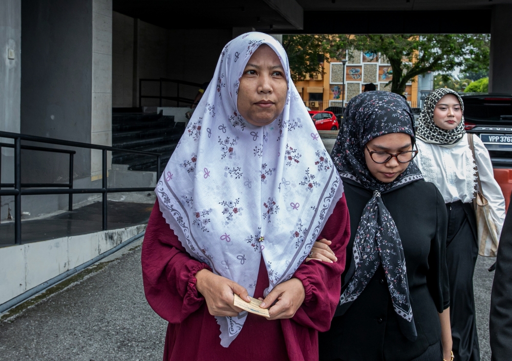 Woman fined RM500 after admitting using criminal force against Perak Sultan during state-level National Day event