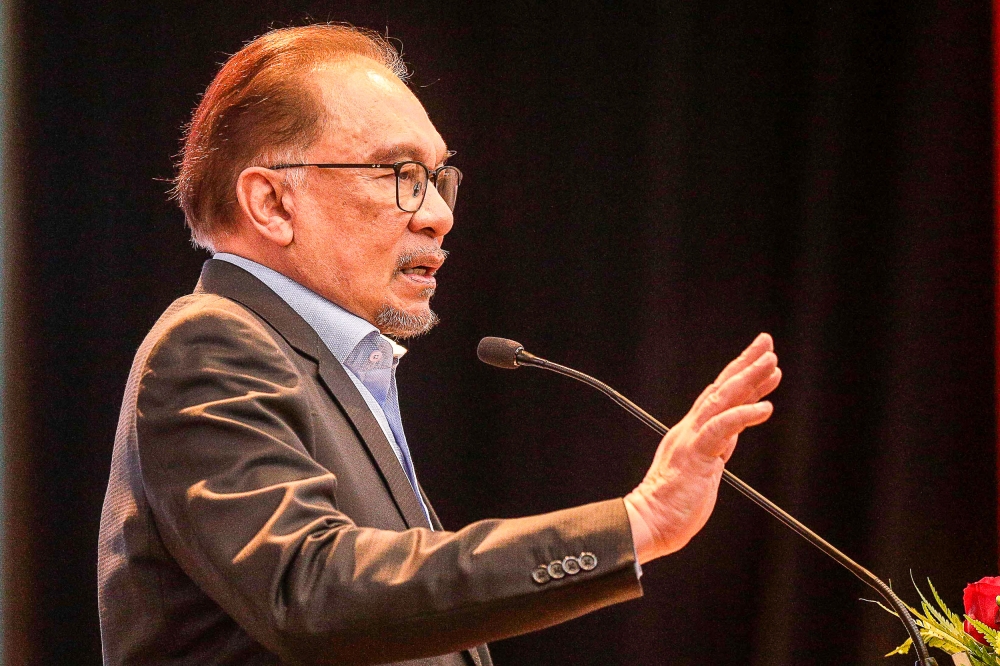 PM’s  Dept: Luxury vehicle seen used by Anwar an existing govt asset, official car under maintenance